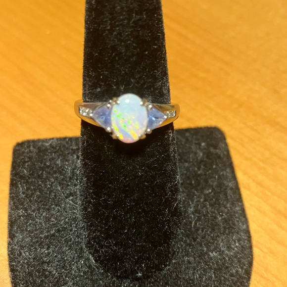 10kt white Gold Opal Amethyst Diamond Ring. - Picture 13 of 13